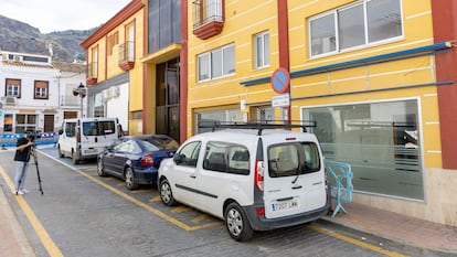 Vista de la calle Lealtad en Pizarra (Málaga), donde este domingo un vecino asesinó a su expareja y acto seguido se quitó la vida.