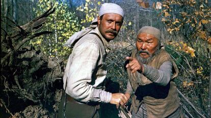 Una vez fue finalista al Oscar a mejor director, por 'Ran' (1985). Es conocida la dificultad que tienen los realizadores extranjeros para ser incluidos en la caterva de nombres entre los que se elige al mejor director de esa edición. Dos filmes de Kurosawa en cambio sí que se alzaron con el galardón a mejor película de habla no inglesa: 'Rashomon' (1951) y 'El cazador' (1975). El director de 'Siete samurais' recibió el premio reconociendo su carrera en 1989. En la imagen, fotograma de 'El cazador' (1975).