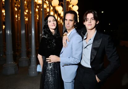 Susie Cave, Nick Cave, y su hijo Earl Cave, en 2019.