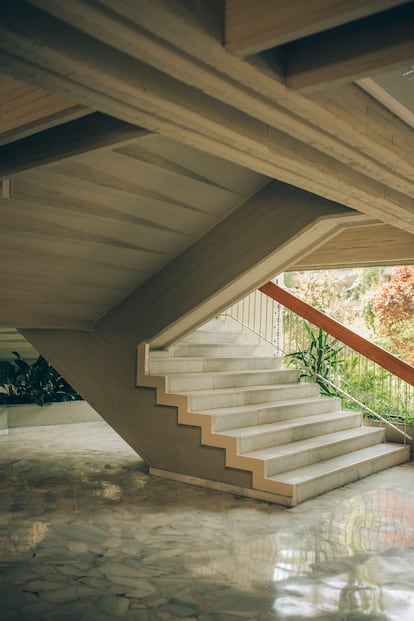 Los portales y recorridos internos diseñados por Higueras aportan un gran valor al conjunto arquitectónico.