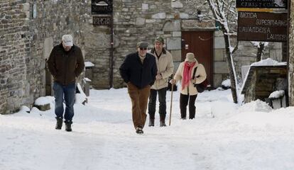 The snow-covered streets of O Cebreiro, in Galicia, on Tuesday.