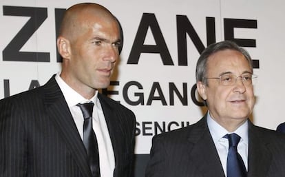 Zidane y Florentino en la presentaci&oacute;n de un libro sobre el franc&eacute;s.