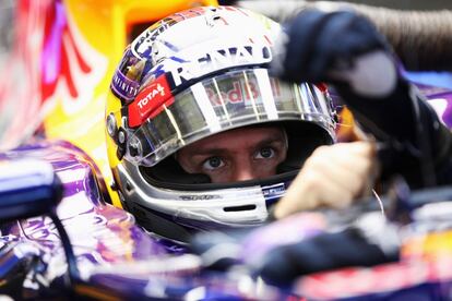 Sebastian Vettel, de Red Bull, se prepara para salir a pista.
