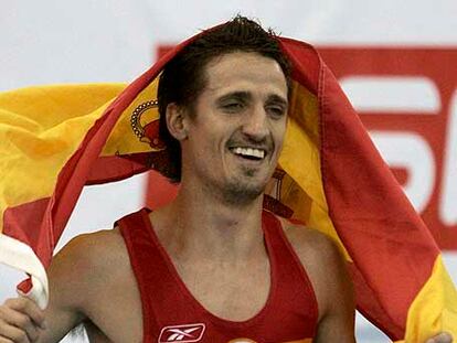 Miguel Quesada, tras ganar la plata en 800 metros.