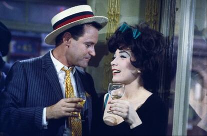 Jack Lemmon y Shirley MacLain en &#039;Irma la dulce&#039;.