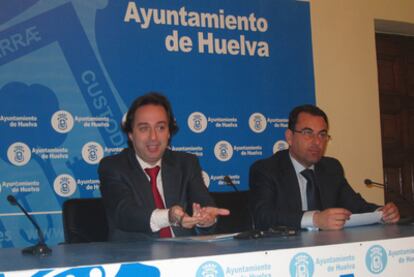 El Concejal De Deportes De Huelva, Manuel Remesal, durante la rueda de prensa en la que ha anunciado la subasta del Recreativo.