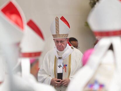 El papa Francisco oficia una misa multitudinaria en Lobito Campos, Iquique.