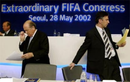 Blatter y Zen-Ruffinen en el congreso extraordinario de la FIFA del pasado 28 de mayo.