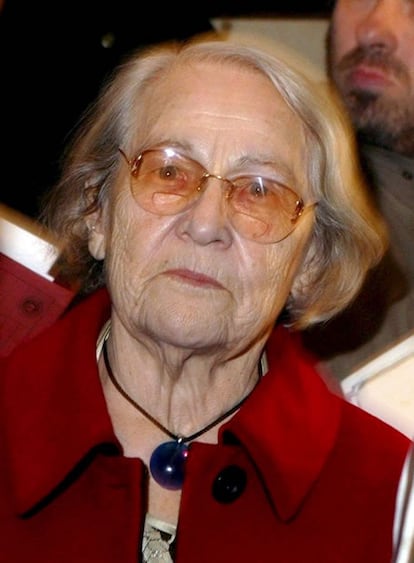 La querida abuela del actor Leonardo Di Caprio, Helene Indenbirken, ha muerto a los 93 años en un hospital de Oer-Erkenschwick, en Westfalia,  Alemania.  La semana pasada, Di Caprio y su madre habían estado de visita en el hospital, ya que la salud de la anciana se había visto deteriorada en el último tiempo. El actor y su <i>Oma</i> (abuela en alemán), como él la llamaba, eran muy unidos y ésta asistió a varios estrenos de sus películas en Berlín.