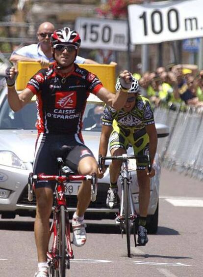 Alejandro Valverde gana ayer el Campeonato de España por delante de Óscar Sevilla.