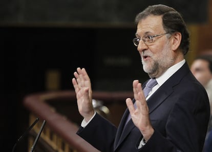 Mariano Rajoy, presidente del gobierno en funciones, habla en la tribuna.