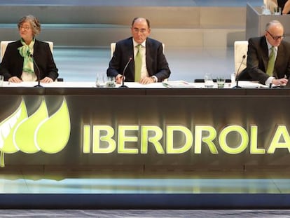 El presidente de Iberdrola, Ignacio S&aacute;nchez Gal&aacute;n (centro), durante su &uacute;ltima junta de accionistas.