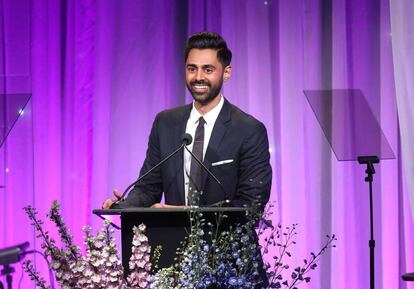 Hasan Minhaj pronuncia un discurso en una gala en Beverly Hills (California) el pasado mes de noviembre.