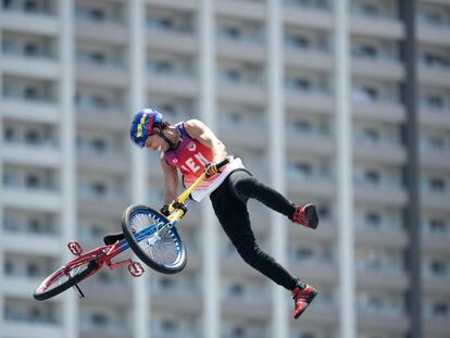 El venezolano Daniel Dhers participa en la final de ciclismo BMX Freestyle en Tokio, el pasado 1 de agosto.