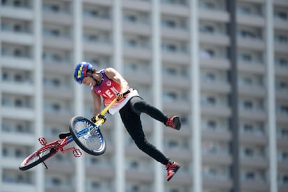 El venezolano Daniel Dhers participa en la final de ciclismo BMX Freestyle en Tokio, el pasado 1 de agosto.