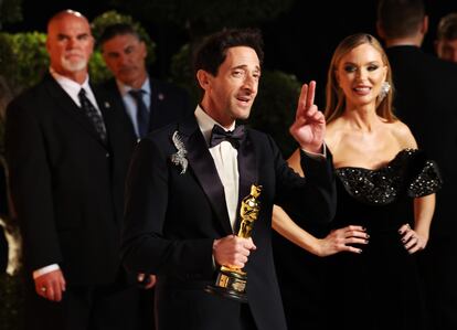 Adrien Brody, ayer en Los Ángeles tras terminar la ceremonia.