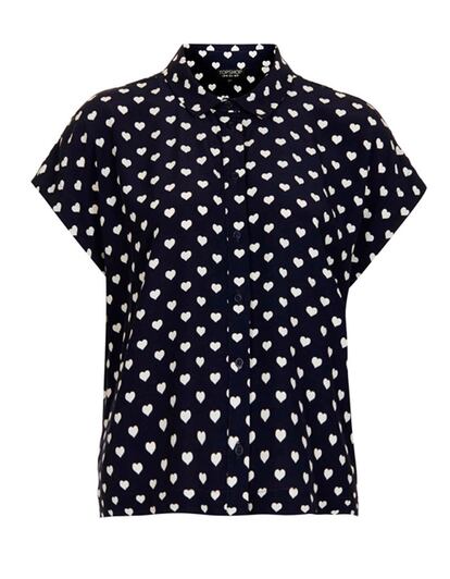 Camisa tambin de estampado de corazones, pero en su versin low cost. Es de Topshop. (c.p.v.)