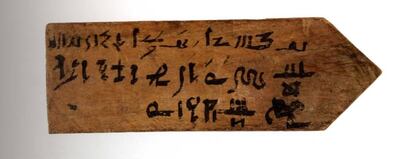 Etiqueta de momia en demótico-hierático, de la exposición.