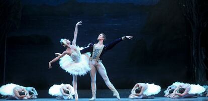 Singular pose del final del adagio, que se conserva en la versión del Ballet Nacional de Cuba según la lectura de Alicia Alonso y que se documenta como histórica dentro de la tradición occidental del ballet del siglo XX.