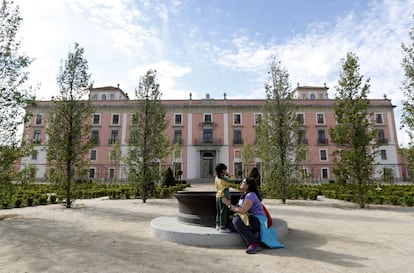 El Palacio del Infante Don Luis, en Boadilla del Monte, fue construido en 1765 por Ventura Rodríguez. El edificio, de estilo neoclásico, fue declarado monumento nacional en 1974.