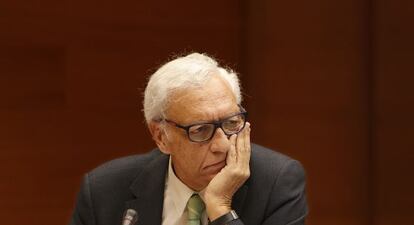 El síndic de Comptes, Rafael Vicente Queralt, en las Cortes.