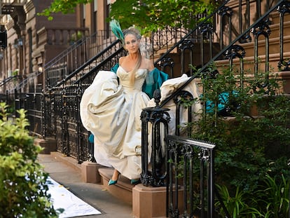 Así luce el vestido de novia de Carrie Bradshaw en la segunda temporada de 'And Just Like That'.