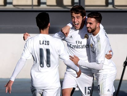 Mayoral celebra con Lazo y Salto y segundo gol del Madrid. 