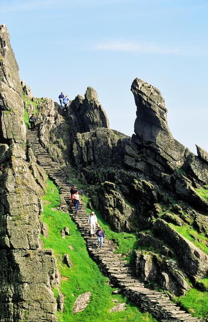 Visitantes en la isla de Skellig Michael (Irlanda).