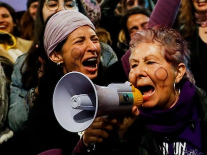 Varias mujeres participan en la manifestación del 8-M, este año en Madrid.