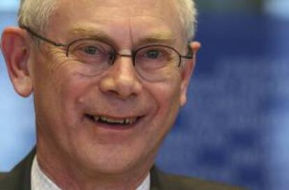 El presidente del Consejo Europeo, Herman Van Rompuy, participa en la conferencia de presidentes tras la cumbre de presupuestos, en el Parlamento Europeo en Bruselas, Bélgica, hoy, martes 28 de mayo de 2013.