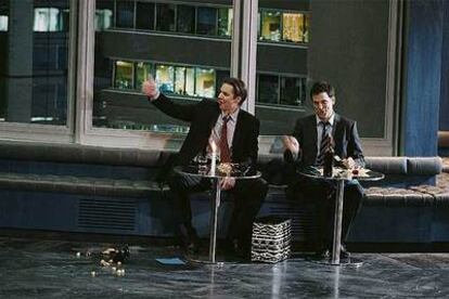 Peter Mattei (Don Giovanni, a la izquierda) y Luca Pisaroni (Leporello), en una escena de <i>Don Giovanni. </i>