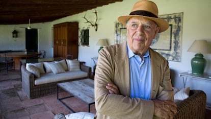 Carlos Falcó, Marqués de Griñón, fotografiado en su casa en Malpica de Tajo (Toledo), en 2015.