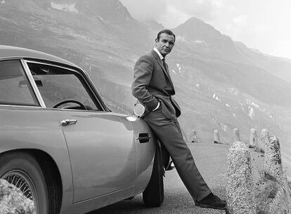 James Bond, interpretado por Sean Connery.