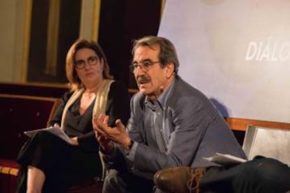 Monserrat Domínguez y Emilio Ontiveros durante la mesa redonda en La Nau./ Fundación Cañada Blanch