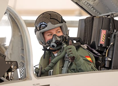 Primer vuelo de la princesa Leonor en un avión de combate