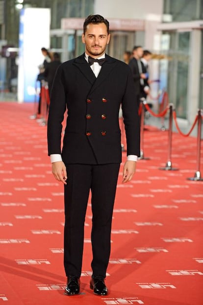 Asier Etxeandía, con traje de Morante, en la alfombra roja de los Goya de 2019.