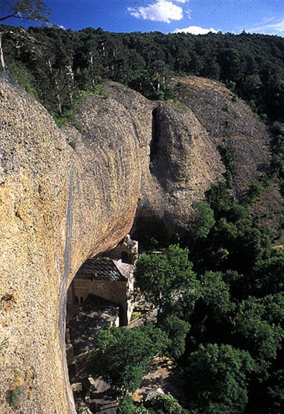 El "dosel rocoso", como lo definió Unamuno, de San Juan de la Peña.