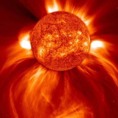 Eyección de la corona solar observada por el satélite <i>Soho </i><b>en 2002. </b>