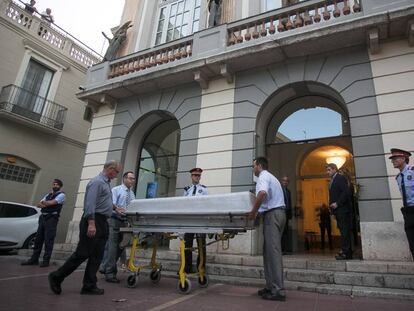 Preparativos para exhumar los restos de Dalí el pasado 20 de julio.