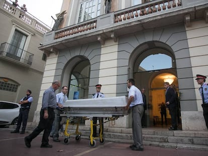 Preparativos para exhumar los restos de Dalí el pasado 20 de julio.