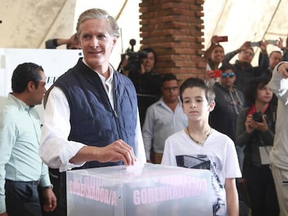 El candidato del PRI a la gubernatura del Estado de México, Alfredo del Mazo, votó en Huixquilucan.