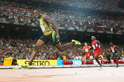 Con la victoria jamaicana, Usain Bolt, campeón en las finales de 100 y 200 metros, ha conquistado el tercer oro en estos Mundiales y se ha colgado su undécimo metal más preciado -- además de dos platas -- en unos campeonatos del mundo.