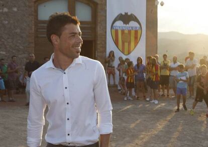 Presentaci&oacute;n de Javi Fuego con el Valencia, en julio de 2013.