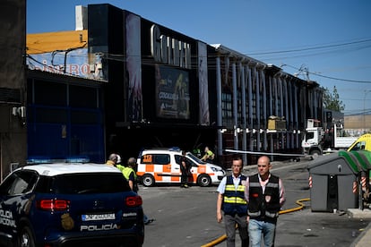 Agentes de policía, en la zona de suceso, este domingo.