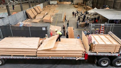 Vista de los trabajos en la nave de Oakland.