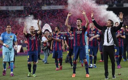 La plantilla del Barcelona celebra el triunfo en la Copa.