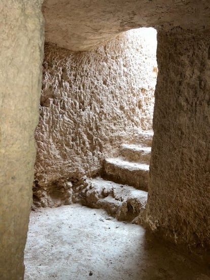 Entrada a una de las fortificaciones descubiertas en Mas Camarena, en una imagen cedida.