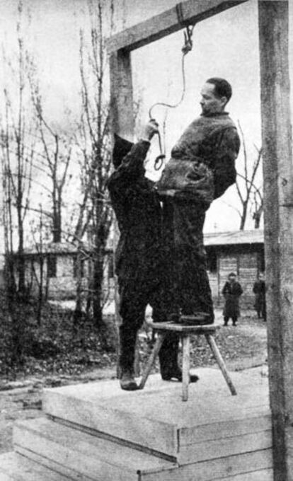 Rudolf Höss, a punt de ser executat a Auschwitz el 1947.