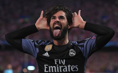 Isco celebra su gol en el Calderón.
