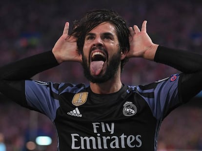 Isco celebra su gol en el Calder&oacute;n. 